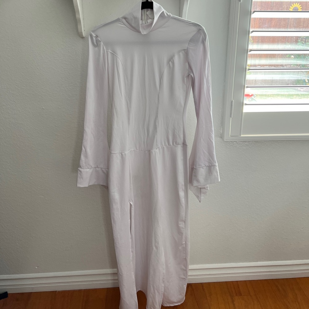 Star Wars costume - Princess Leia women’s fitted white dress costume with belt
